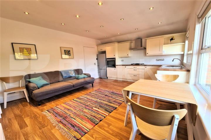 Top floor modern 1 bedroom property only a short walk away from Archway Station  Archway Road, Archway
